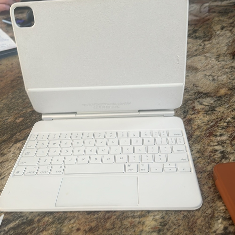 Ipad bundle - Picture 2 of 7